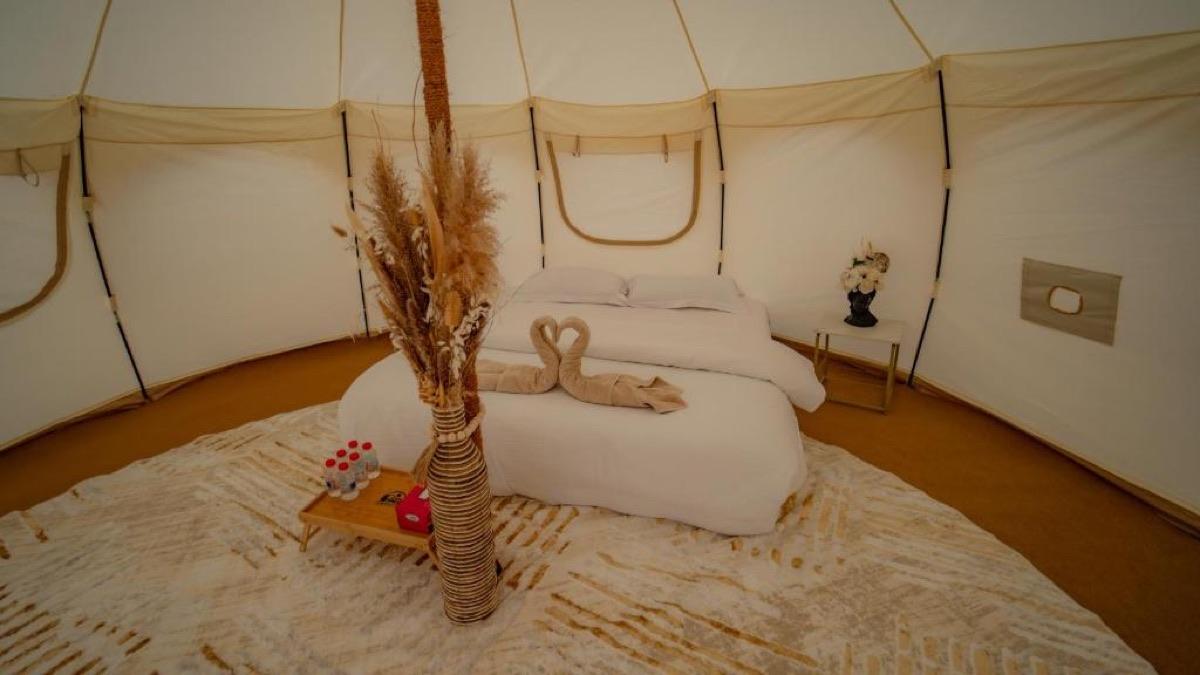 Luxueuze tent van woestijnkamp Safari Infinity bij Bidiyah