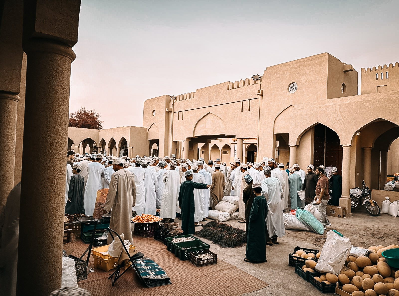 De ochtendmarkt van Nizwa: het dagelijks leven gaat hier zijn gewone gang