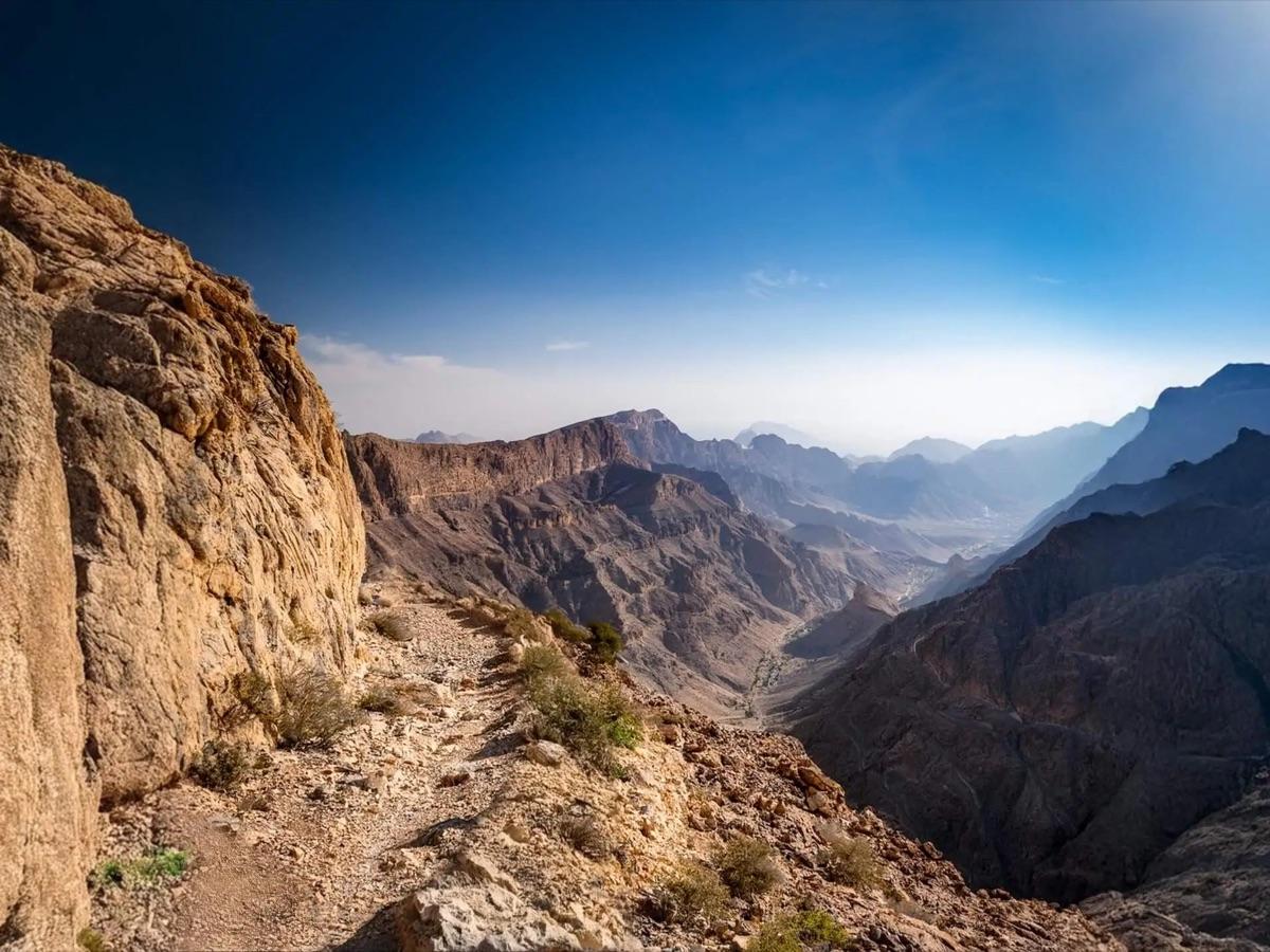 Uitzicht in de kloof van Jebel Shams, de Grand Canyon van Arabië